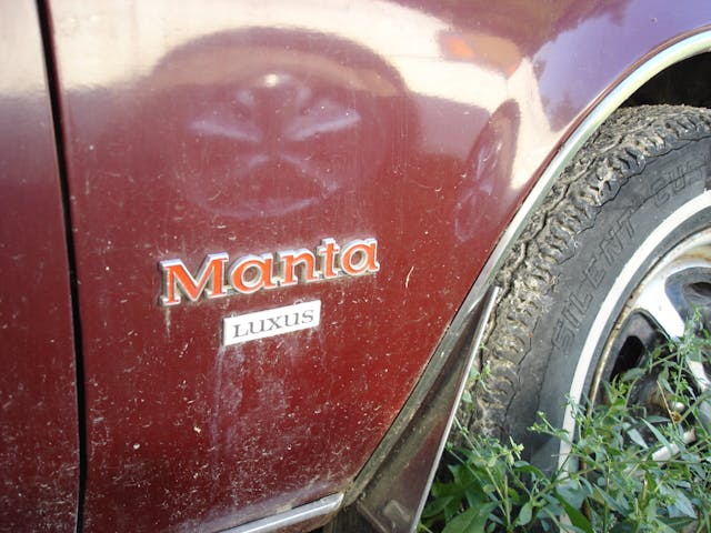 1974-Opel-Manta-Luxus badge