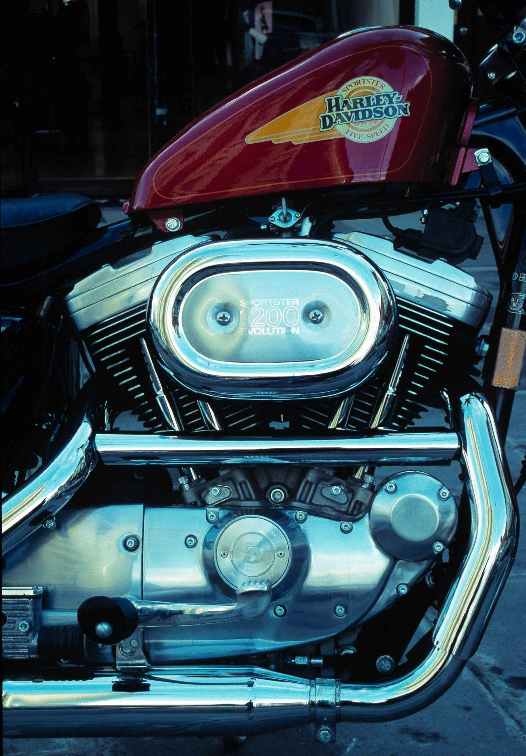 Harley-Davidson 1990 Sportster 1200 engine vertical