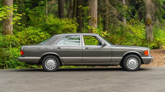 1991 Mercedes-Benz 300SE side profile