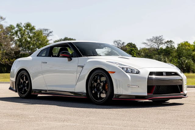2016 Nissan GT-R Nismo front side