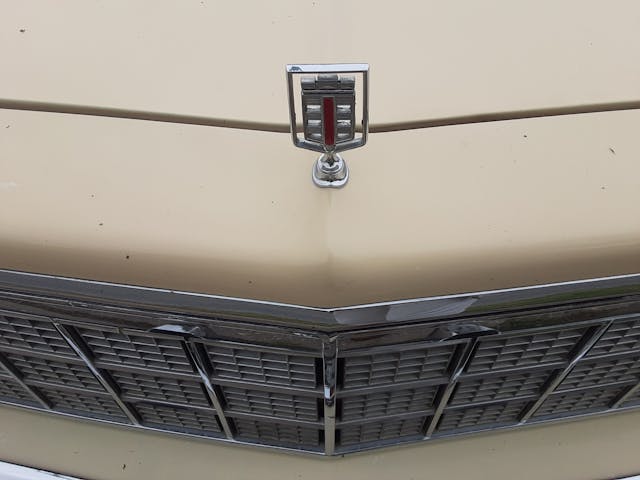 1979 Dodge Diplomat grille emblem