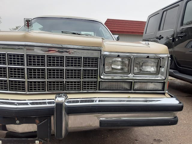 1979 Dodge Diplomat headlight grille