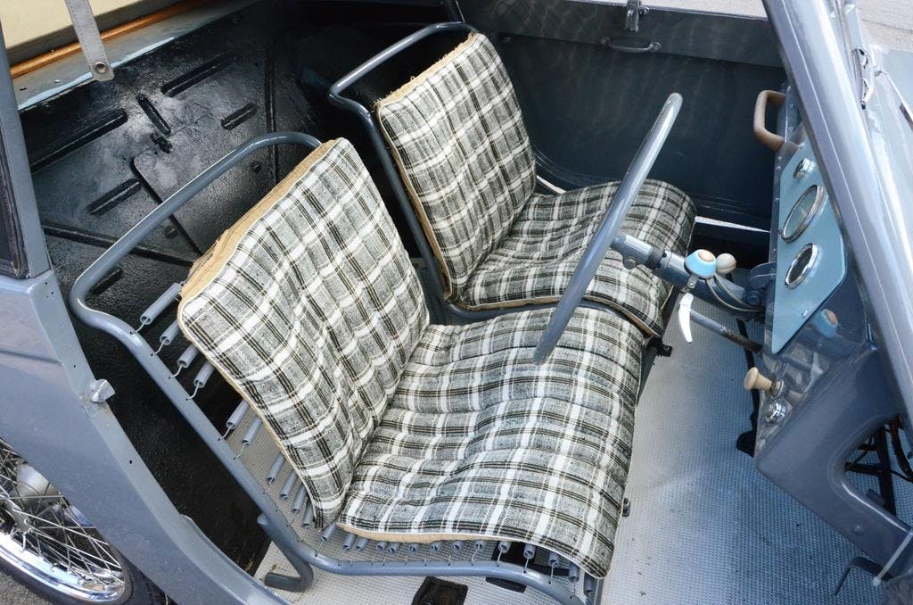 Suminoe Flying Feather interior seats