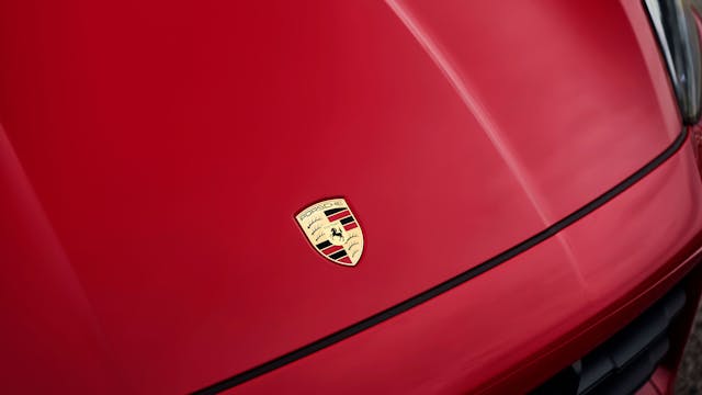 2025 Porsche Cayenne GTS detail logo