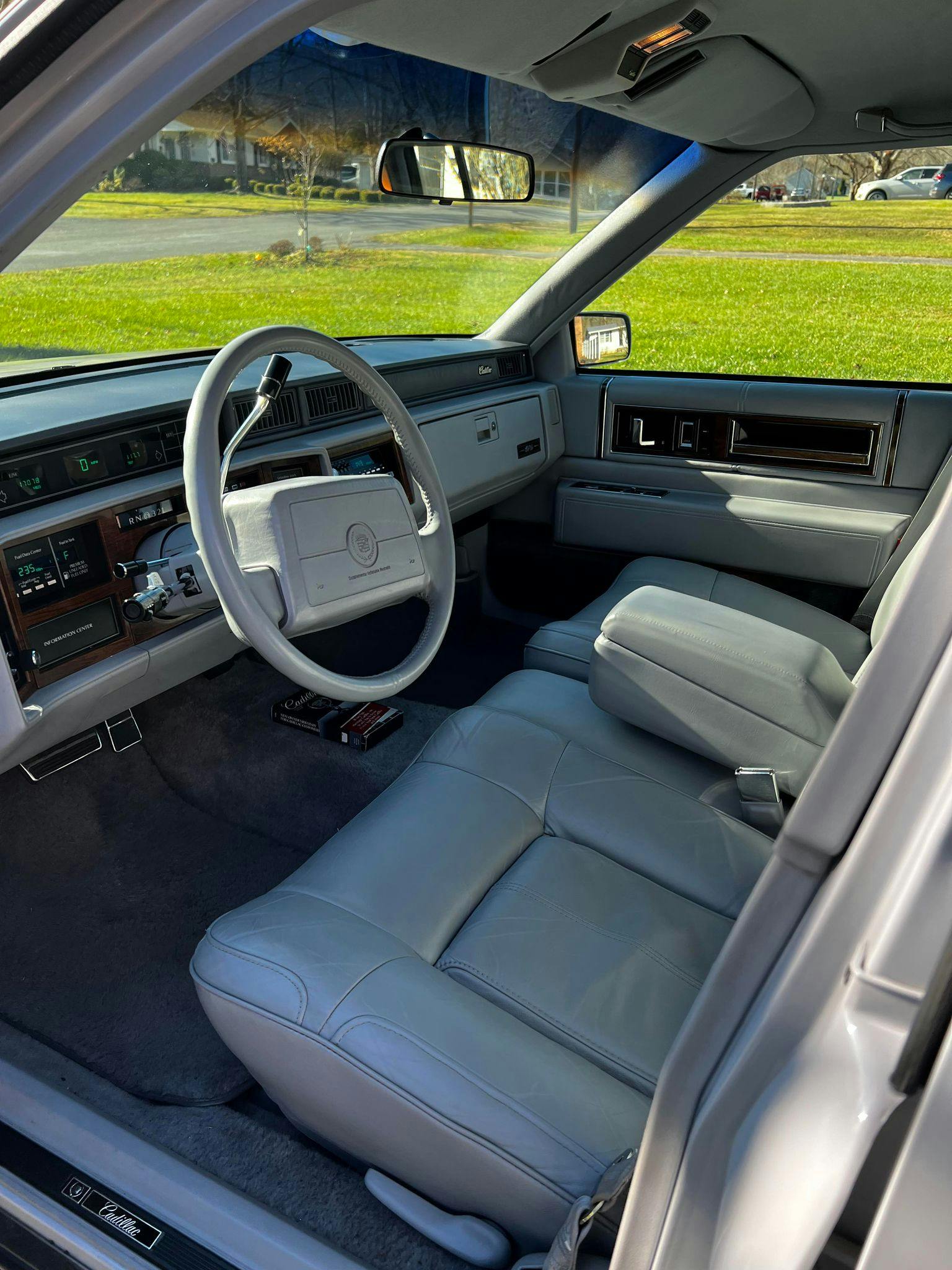 1991 Cadillac Sedan de Ville interior vertical