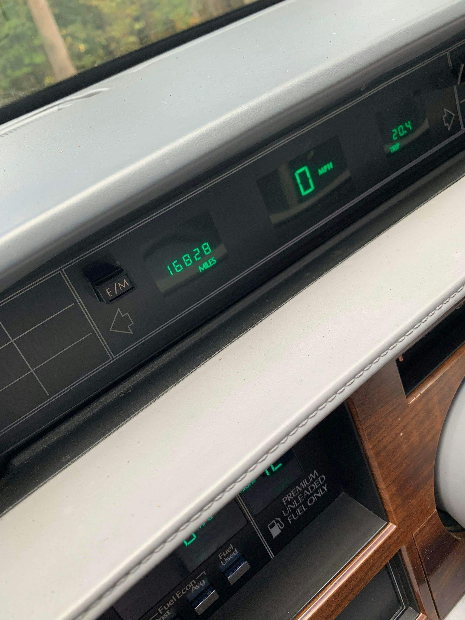 1991 Cadillac Sedan de Ville dash