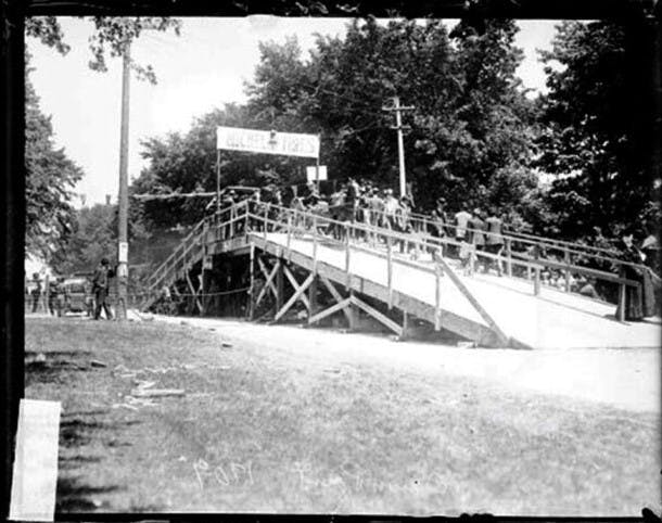 1909 Cobe Cup - Pedestrian Bridge