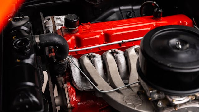 1960-Plymouth-XNR-Gotham-Garage engine