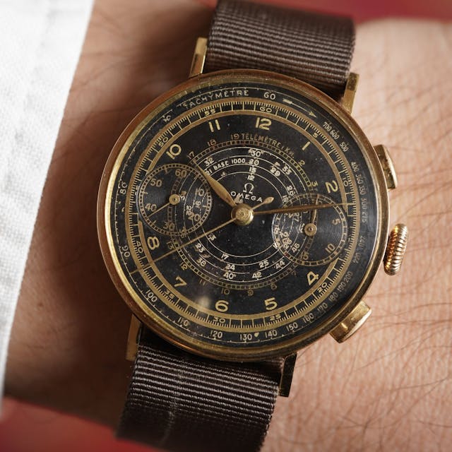 OMEGA Calibre 33.3 Chronograph In 18K Yellow Gold