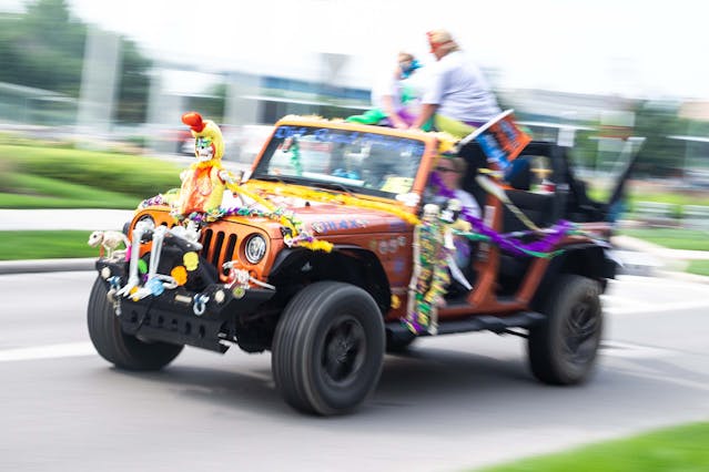 Duck Duck Jeep Toledo Jeepfest bronze Cajun Jeep cruising to parade