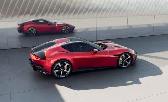 Ferrari V12 Cylindri side Rosso red