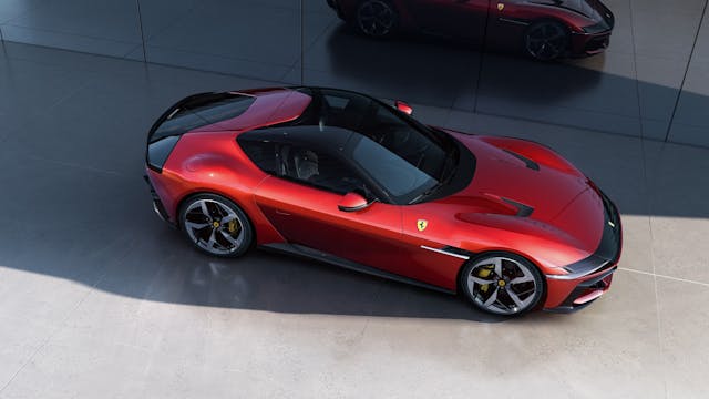 Ferrari V12 Cylindri high angle