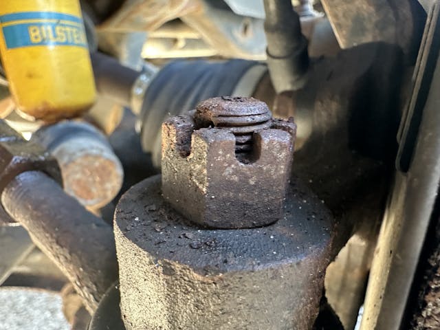 Castle nut on tie rod