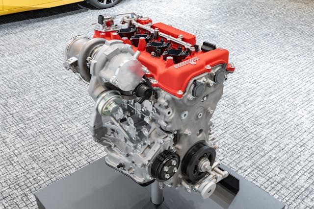 2.0L in-line 4-cylinder engine top in development by Toyota Motor Corporation