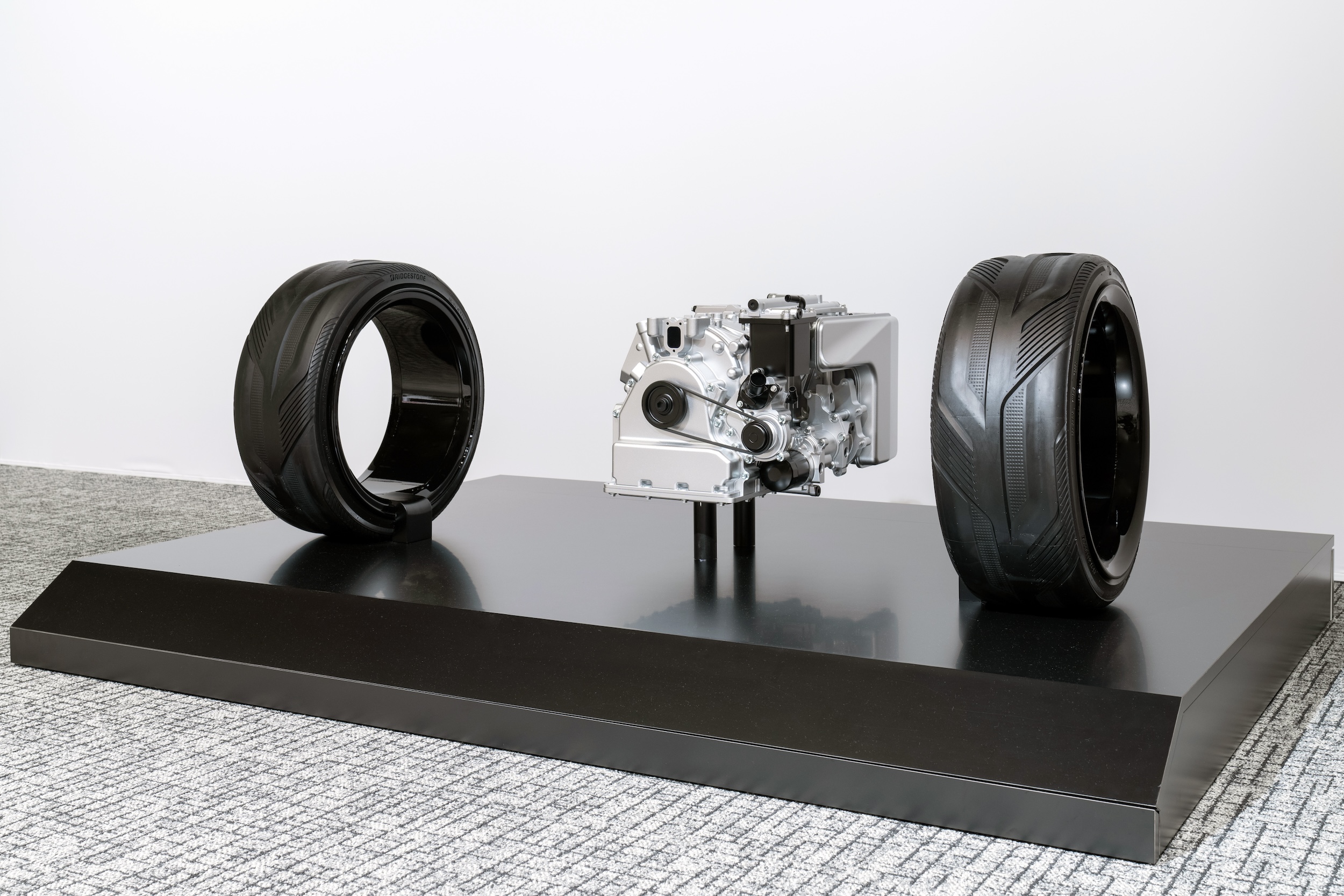 Mazda rotativo entre duas rodas