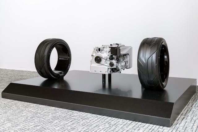 Mazda rotativo entre duas rodas