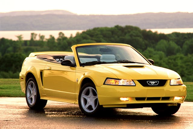 1999_ford_mustang_gt_convertible front three quarter