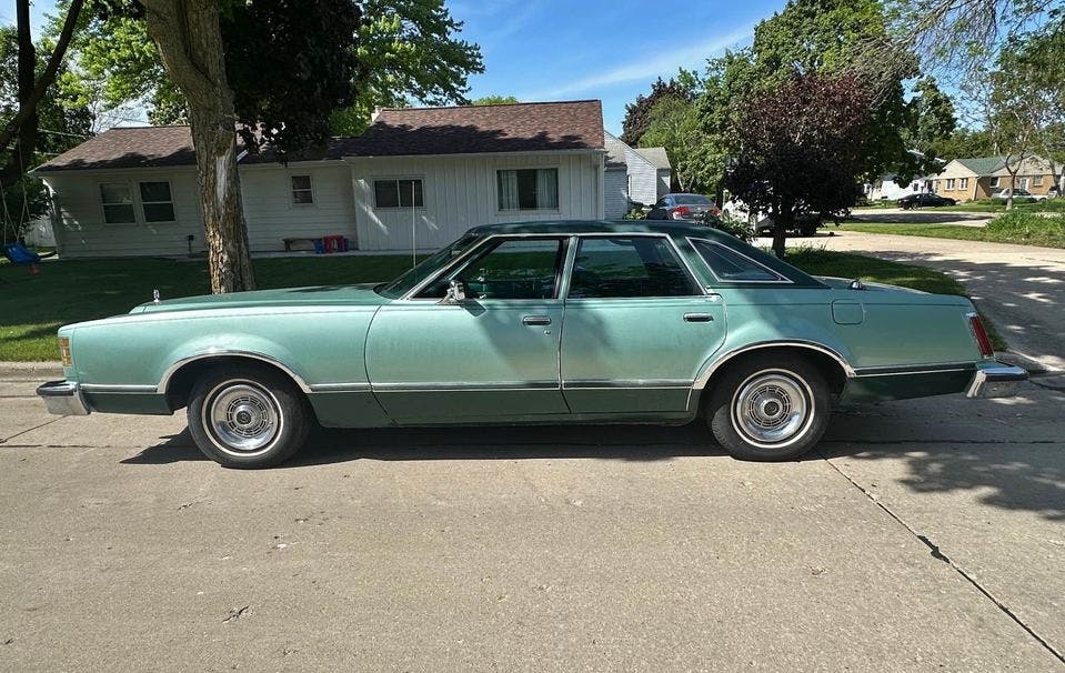 1977 Ford LTD II Brougham side