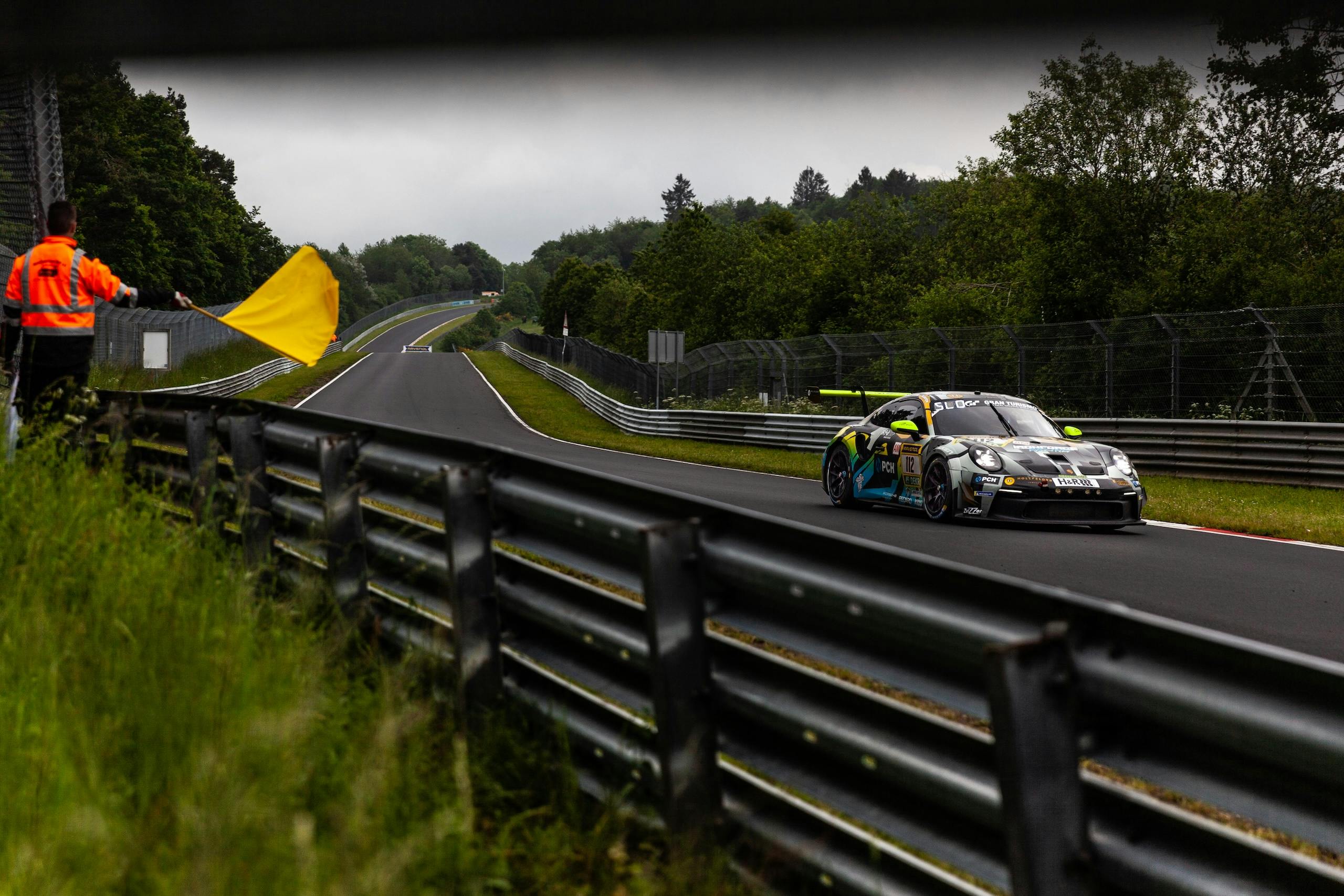 2024 Nürburgring 24 Hours porsche yellow flag