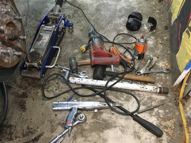 Nissan Aramada tools