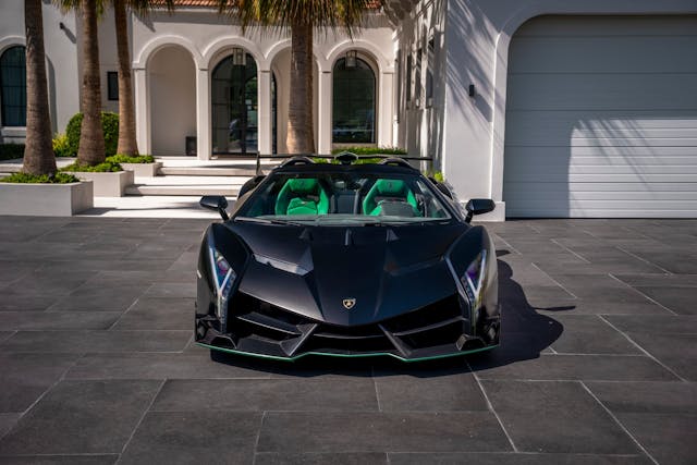 lamborghini veneno front