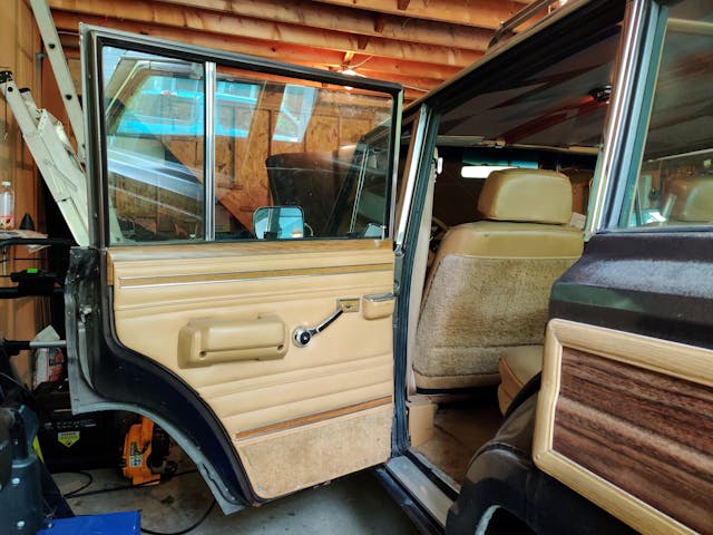 1987-Jeep-Grand-Wagoneer-Flex-Track-Install beginning