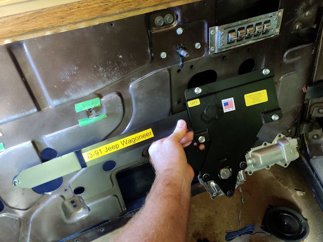1987-Jeep-Grand-Wagoneer-Flex-Track-Install mechanism