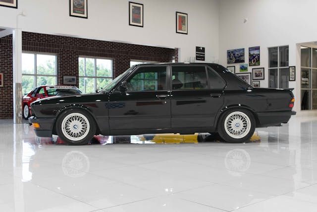 1988 BMW M5 exterior side profile black