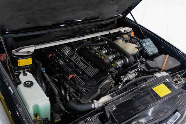 1988 BMW M5 engine detail