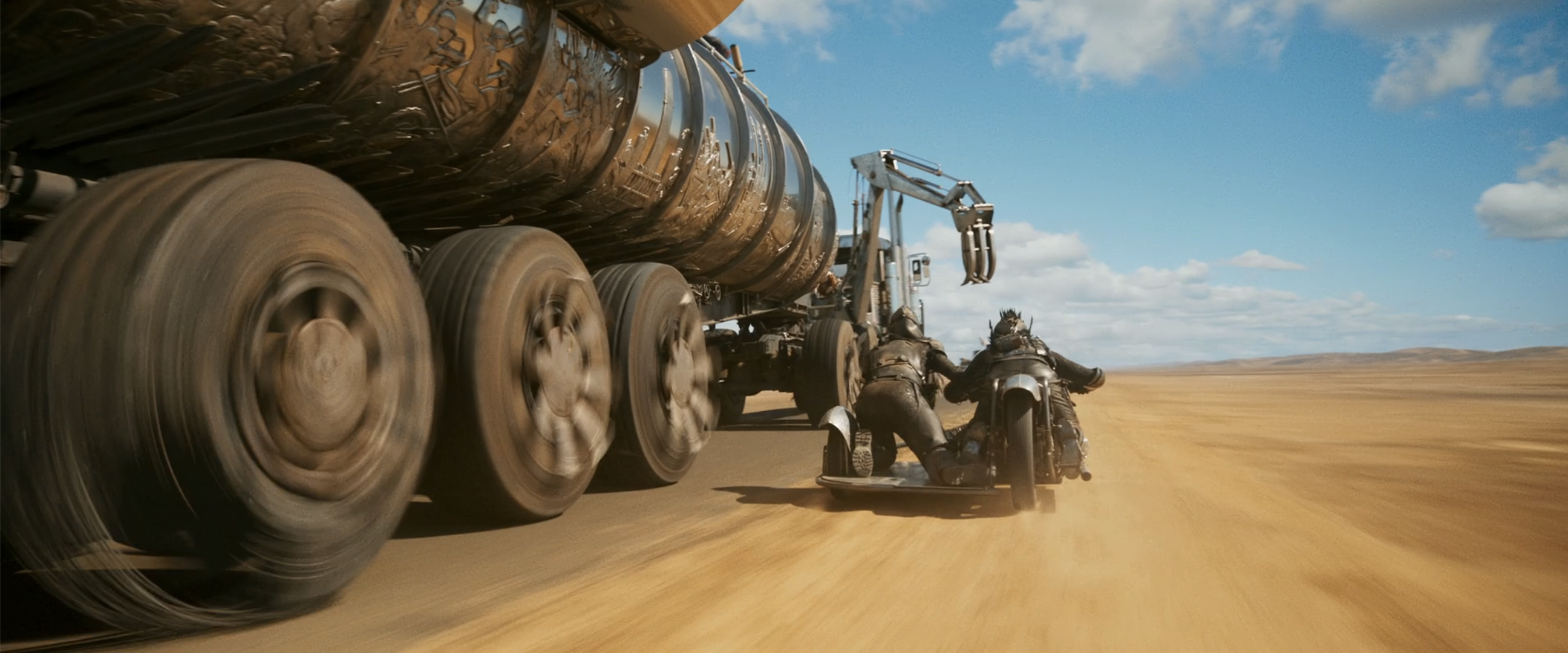 Furiosa Film Cars motorbike tanker stunt