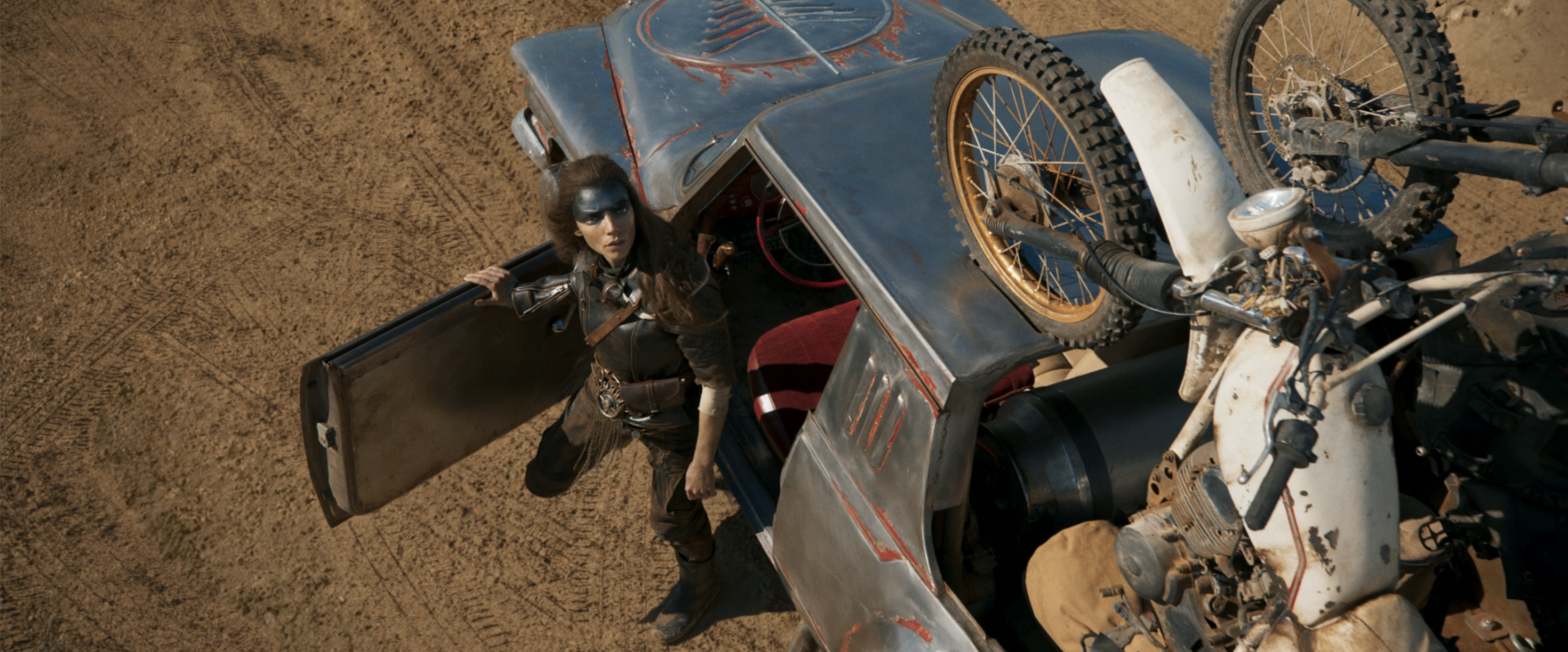 Furiosa Film Cars Valiant gasser bikes