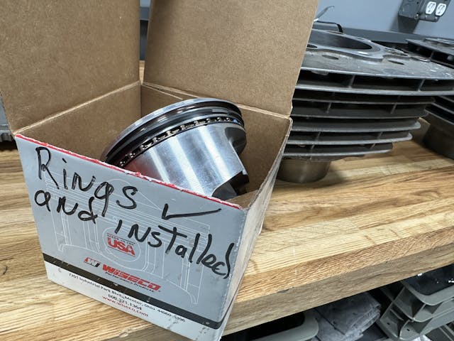 xr600r piston in box with cylinder