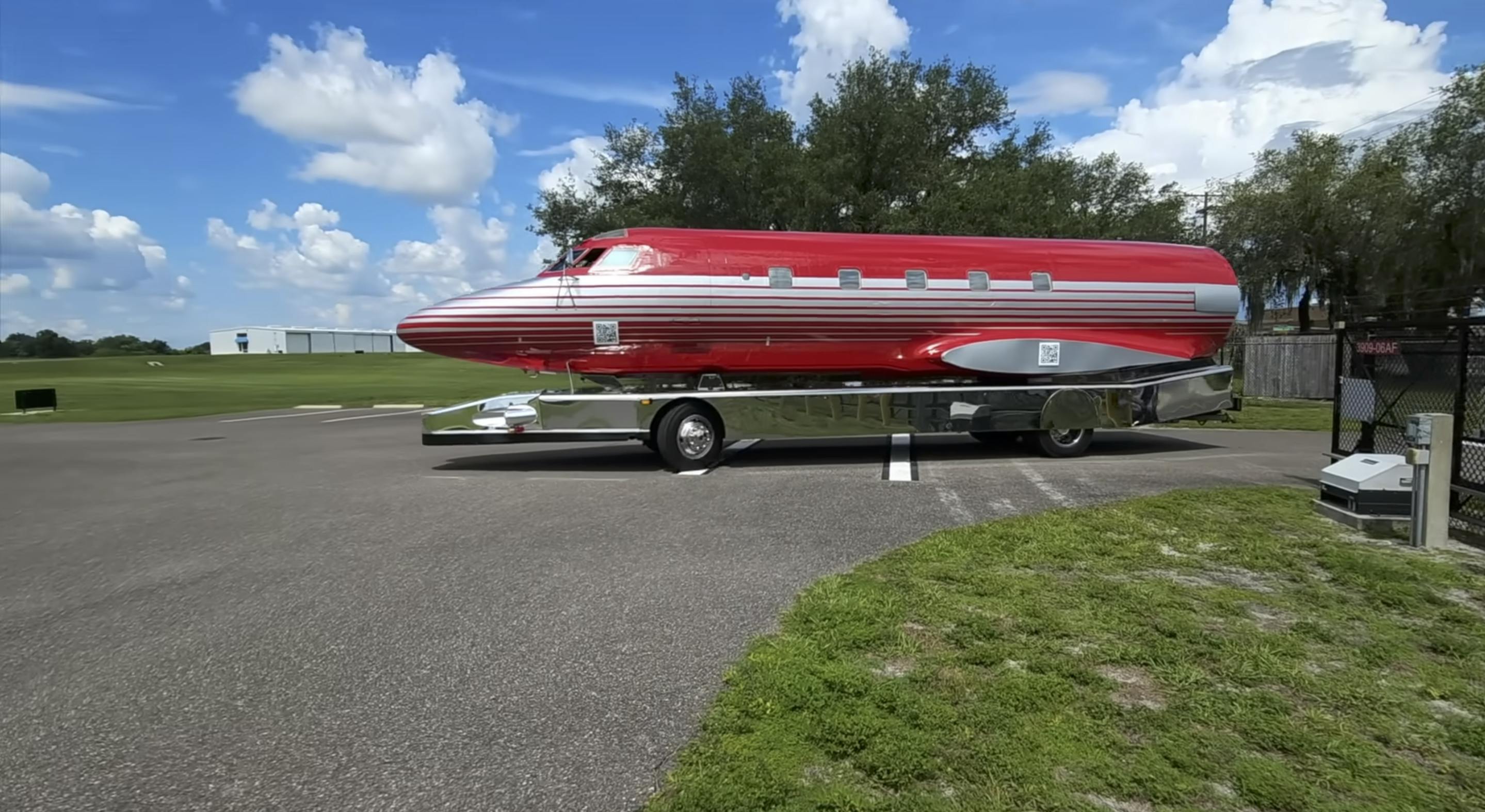 Jimmys World Elvis Jet RV side