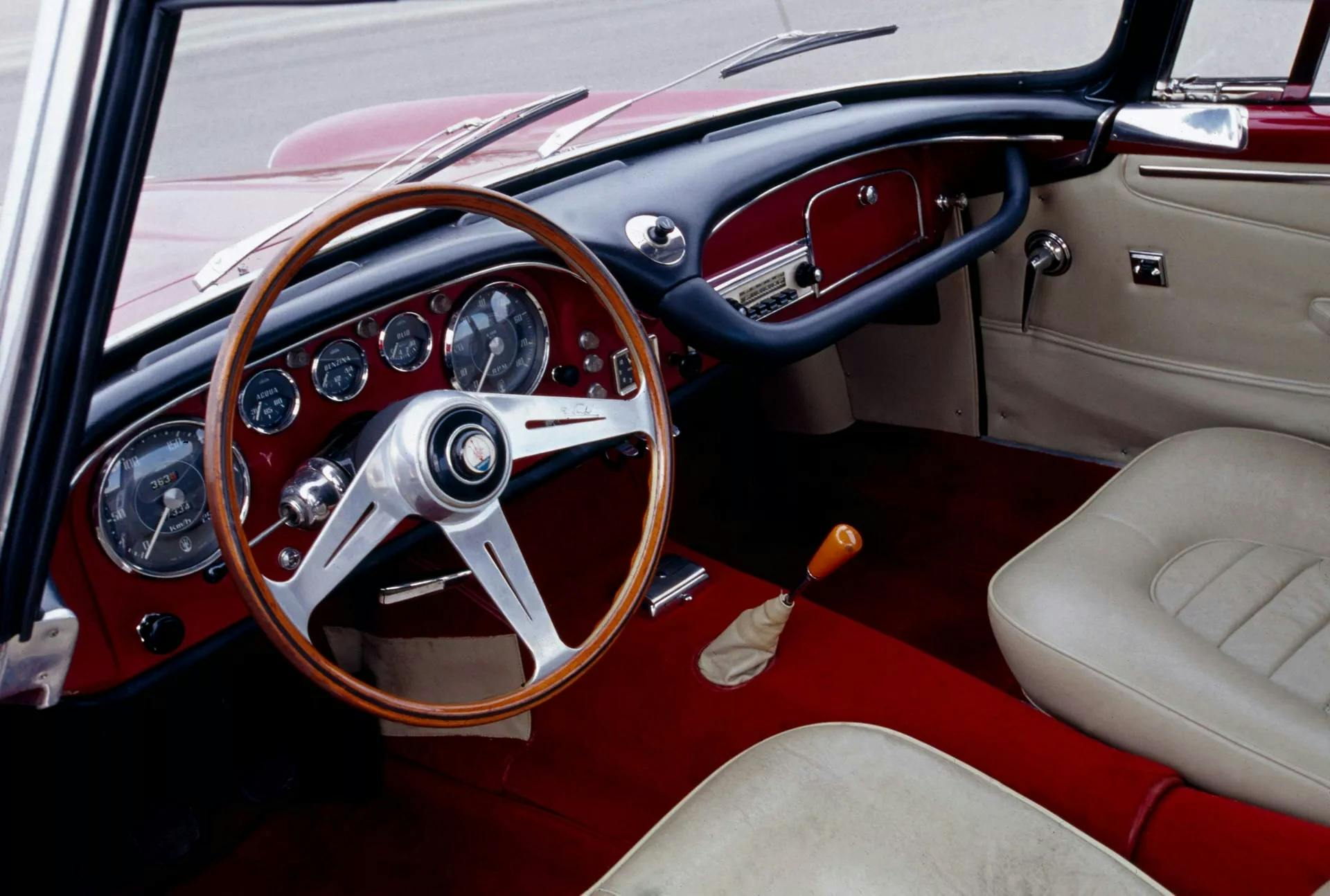 Maserati 3500 interior