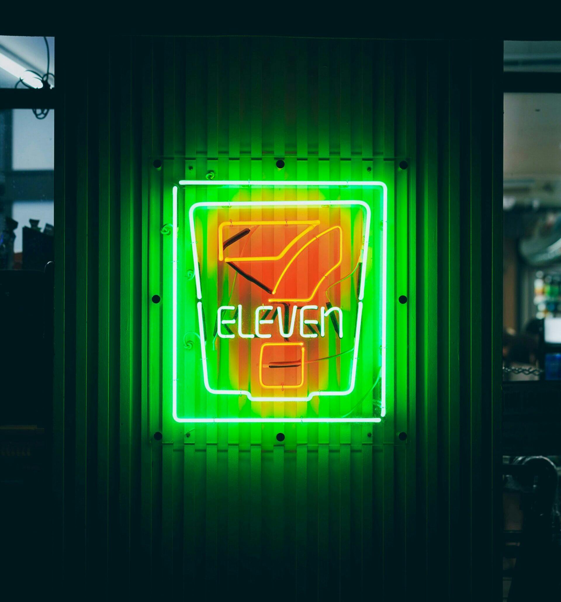 7-Eleven neon sign