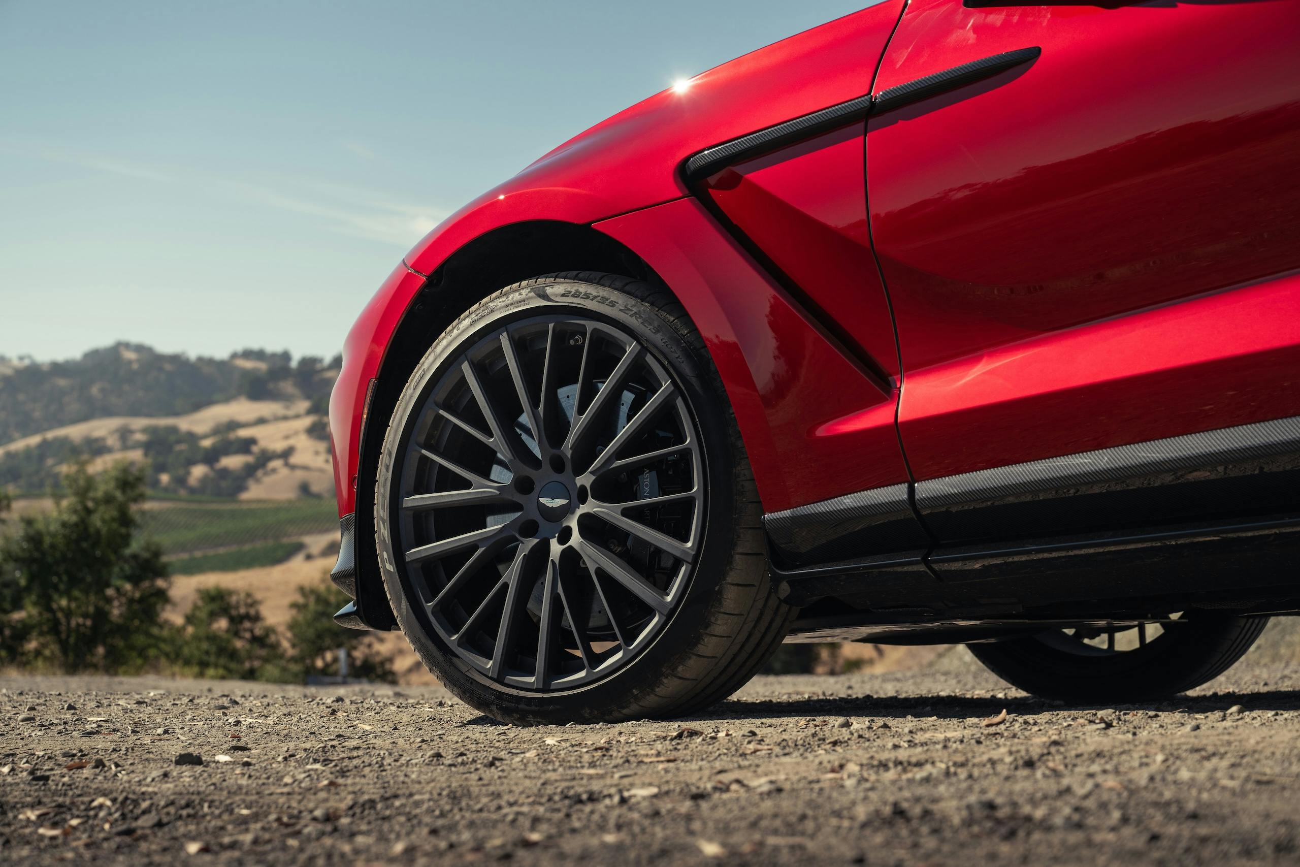 2025 Aston Martin DBX707 front quarter wheel tire