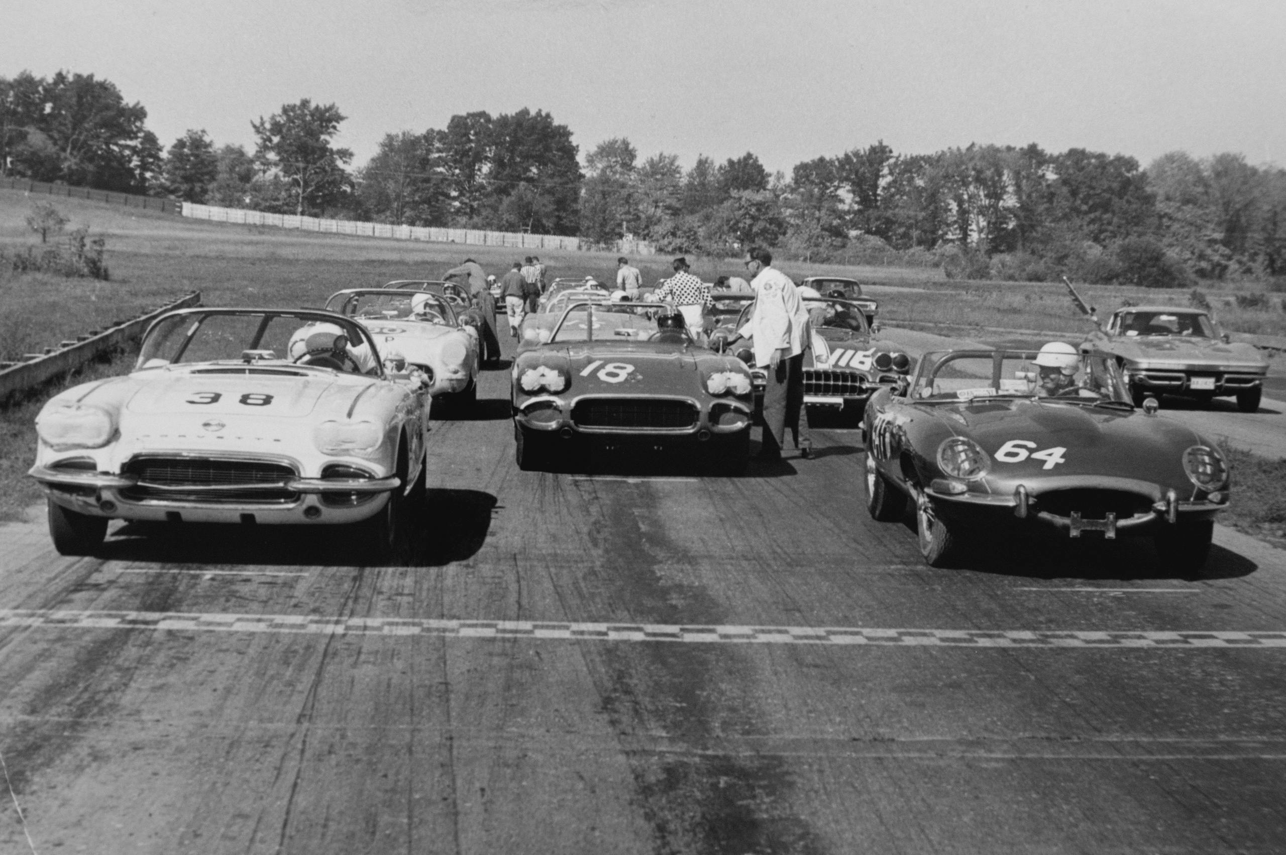 1961 E-Type Nikolas racing action lineup