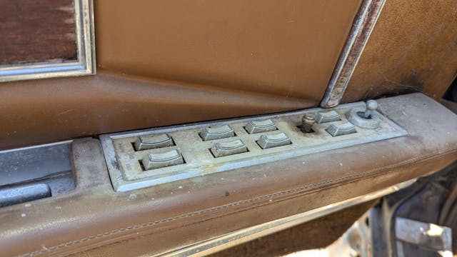 1971 Lincoln Continental Mark III interior door gauges