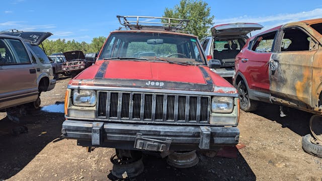 1984 Jeep Cherokee Chief front