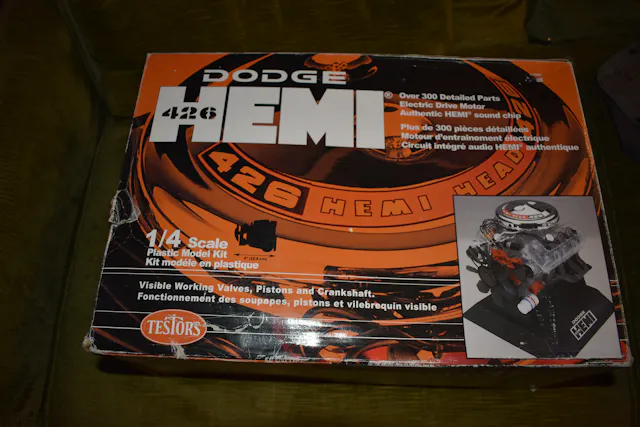 The Visible V8, the Most Popular Model Engine Kit Ever, and Other See ...