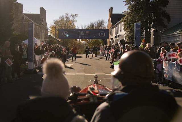 100 Miglia Warm Up Finish Line through crowd
