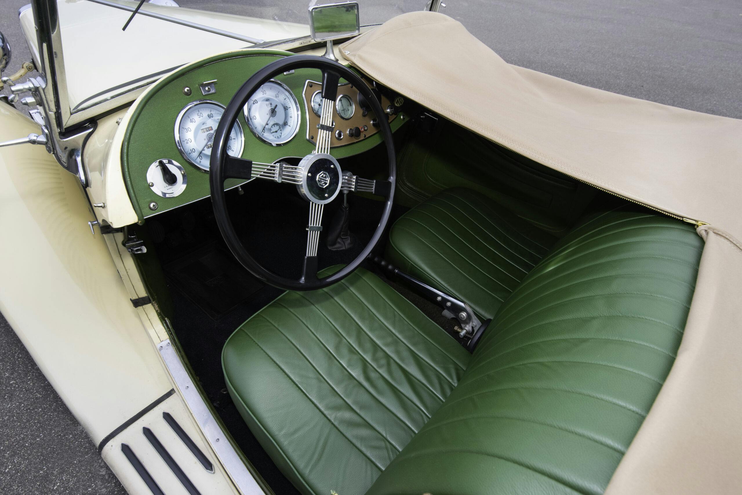 1951 MG TD interior