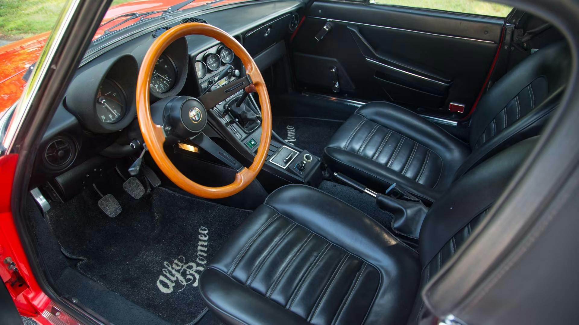 1985 Alfa Romeo Graduate interior