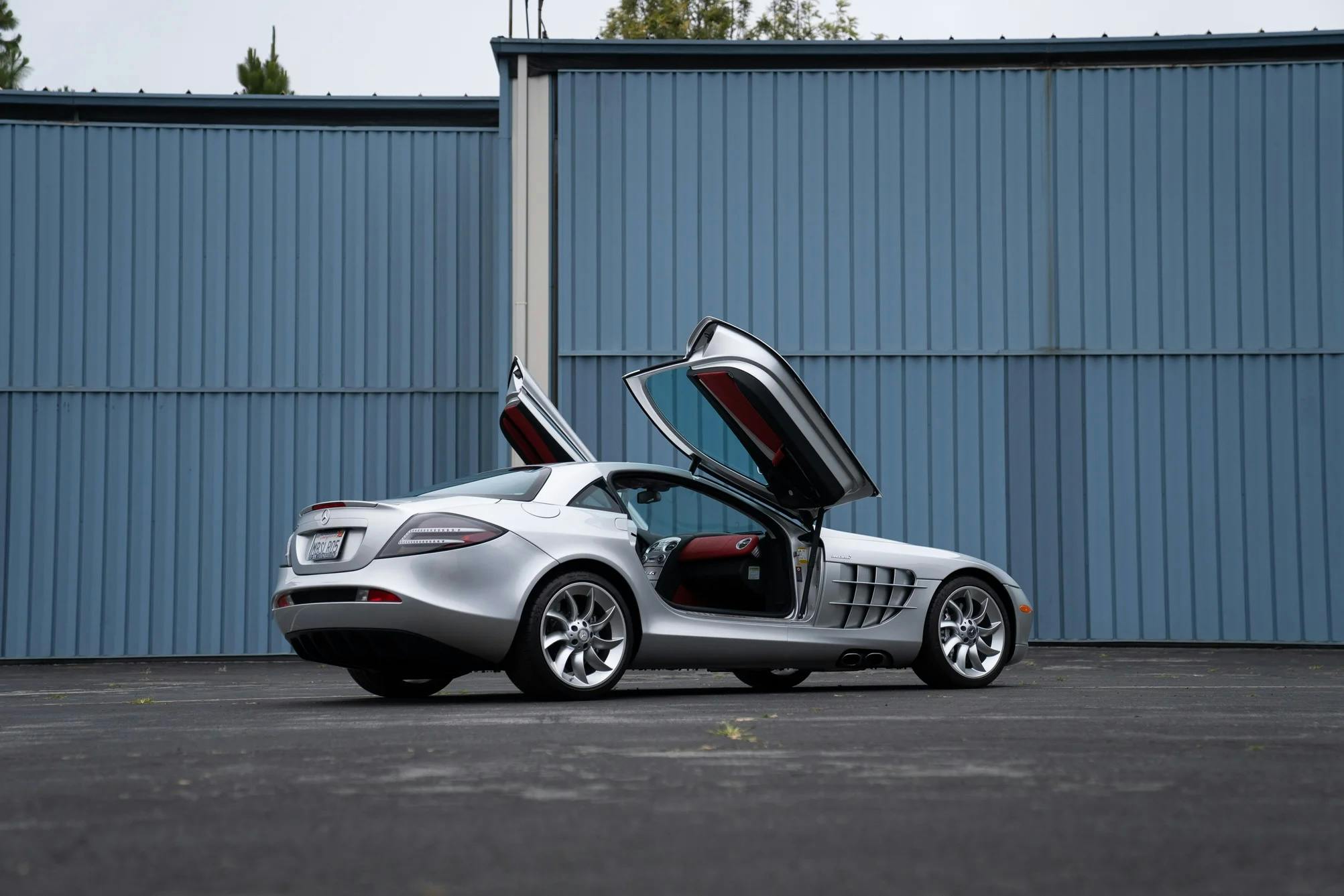 2005-mercedes-benz-slr-mclaren rear three quarter