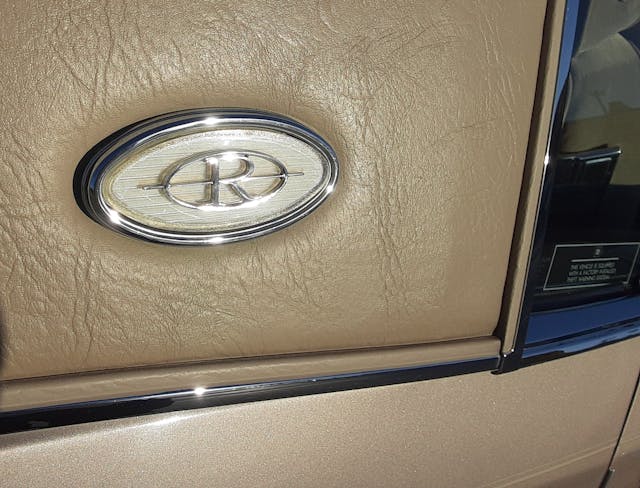 1985 Buick Riviera top badge