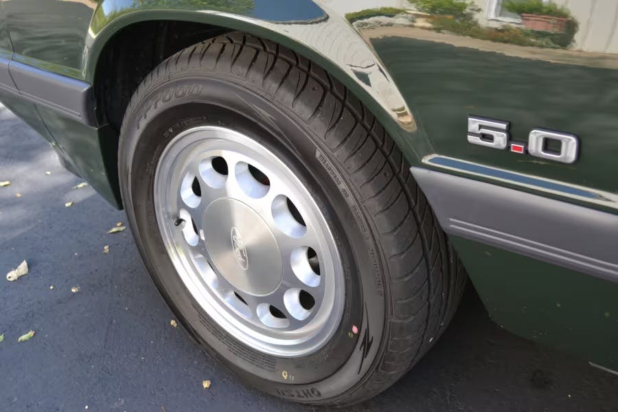 1986 Ford Mustang GT dark sage wheel