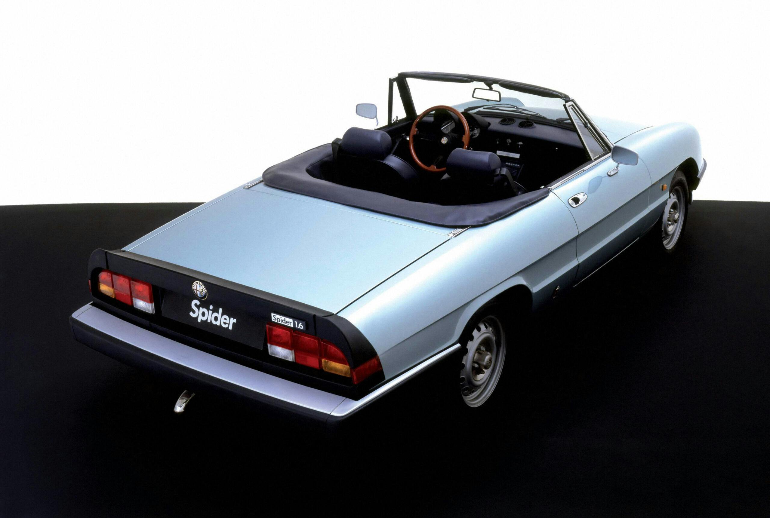 Alfa Romeo Spider high angle rear