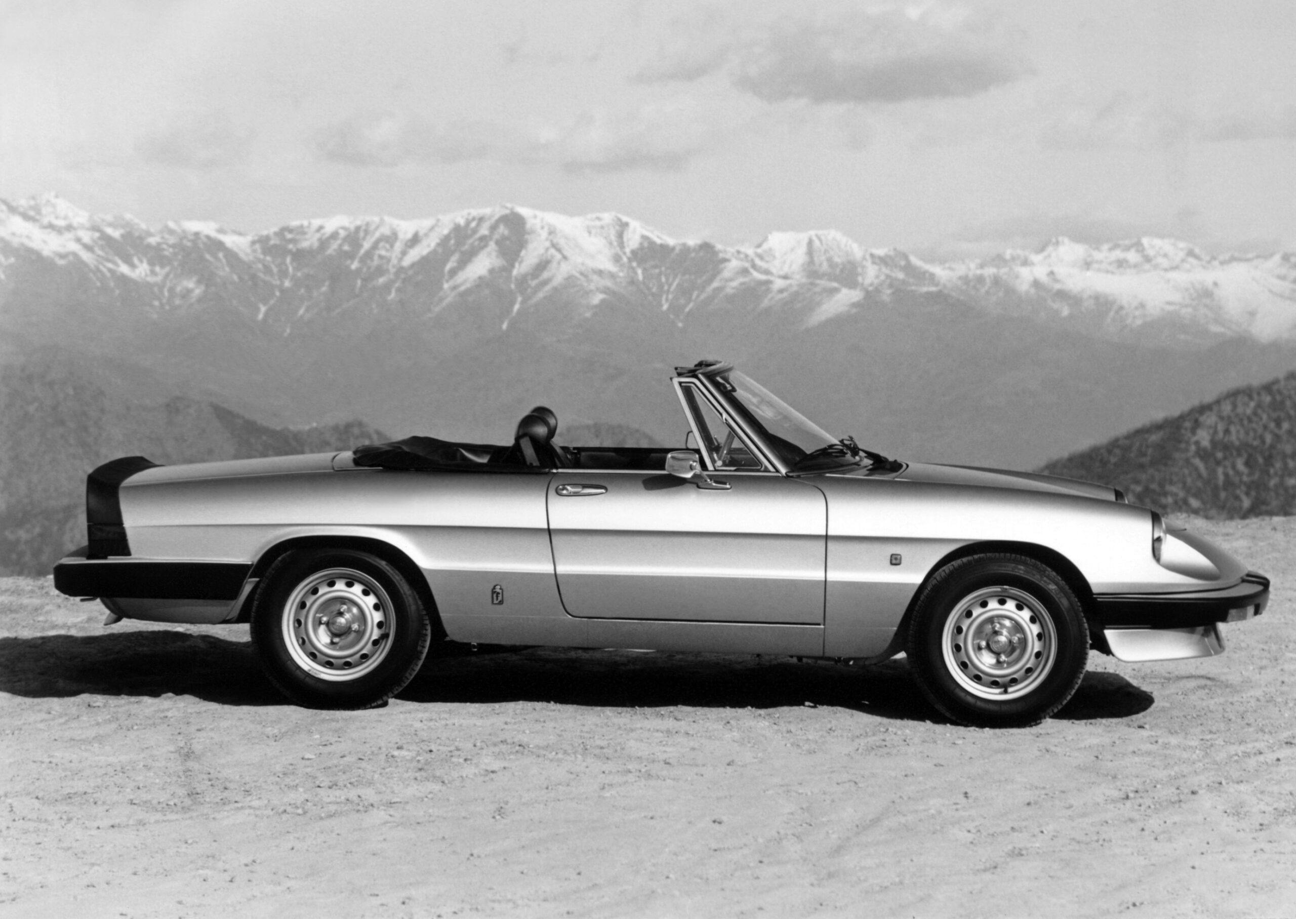 Alfa Romeo Spider side