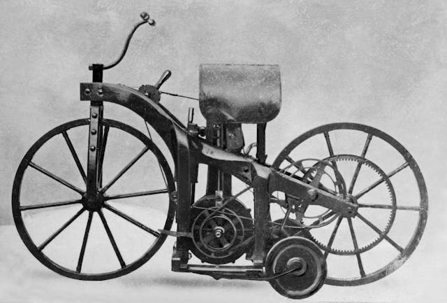 Daimler and Maybach: the first motorbike in the world from 1885 - undatedVintage property of ullstein bild