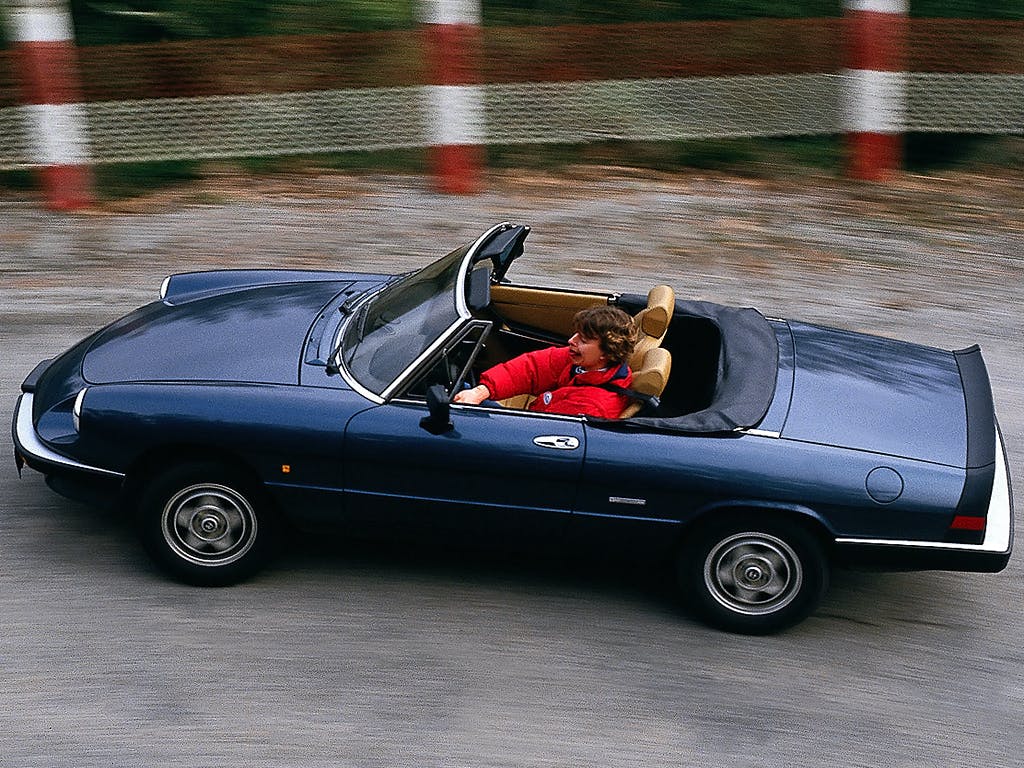 Alfa Romeo Spider high angle action